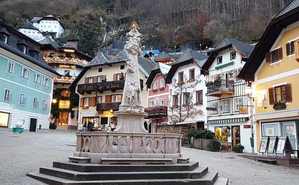 Hallstat Square